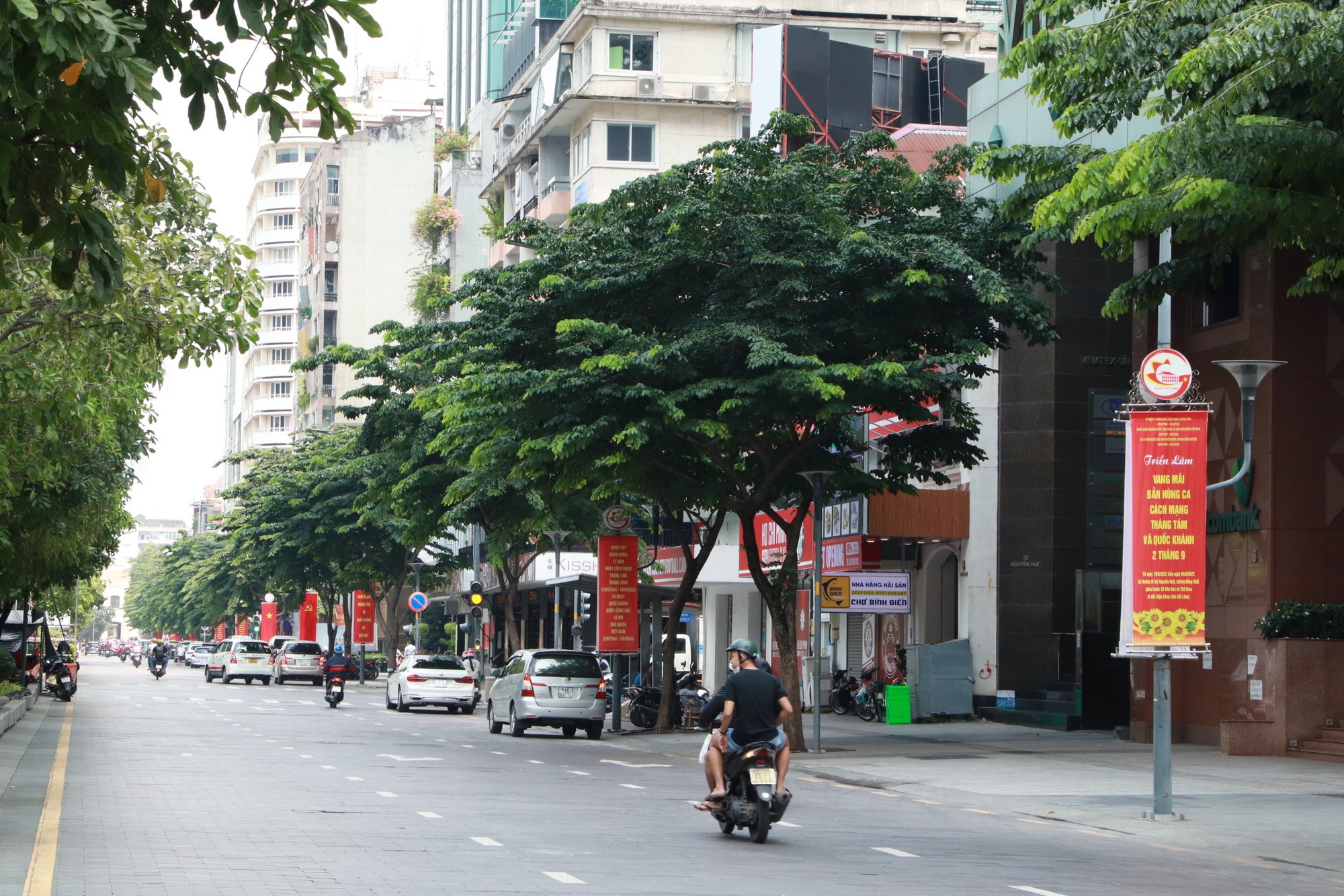 Sáng thanh bình, ngập tràn không khí Quốc khánh tại TP HCM - Ảnh 6.