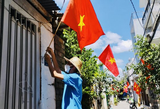 Đường cờ Tổ quốc kh&iacute;ch lệ phong tr&agrave;o của địa phương - Ảnh 6.