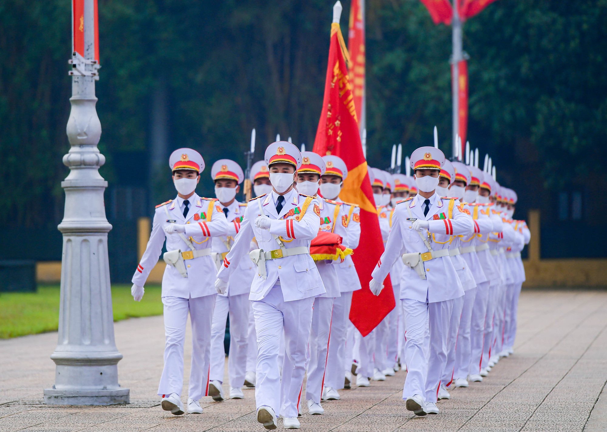 Trang trọng lễ Thượng cờ mừng 77 năm Quốc khánh 2-9 - Ảnh 2.