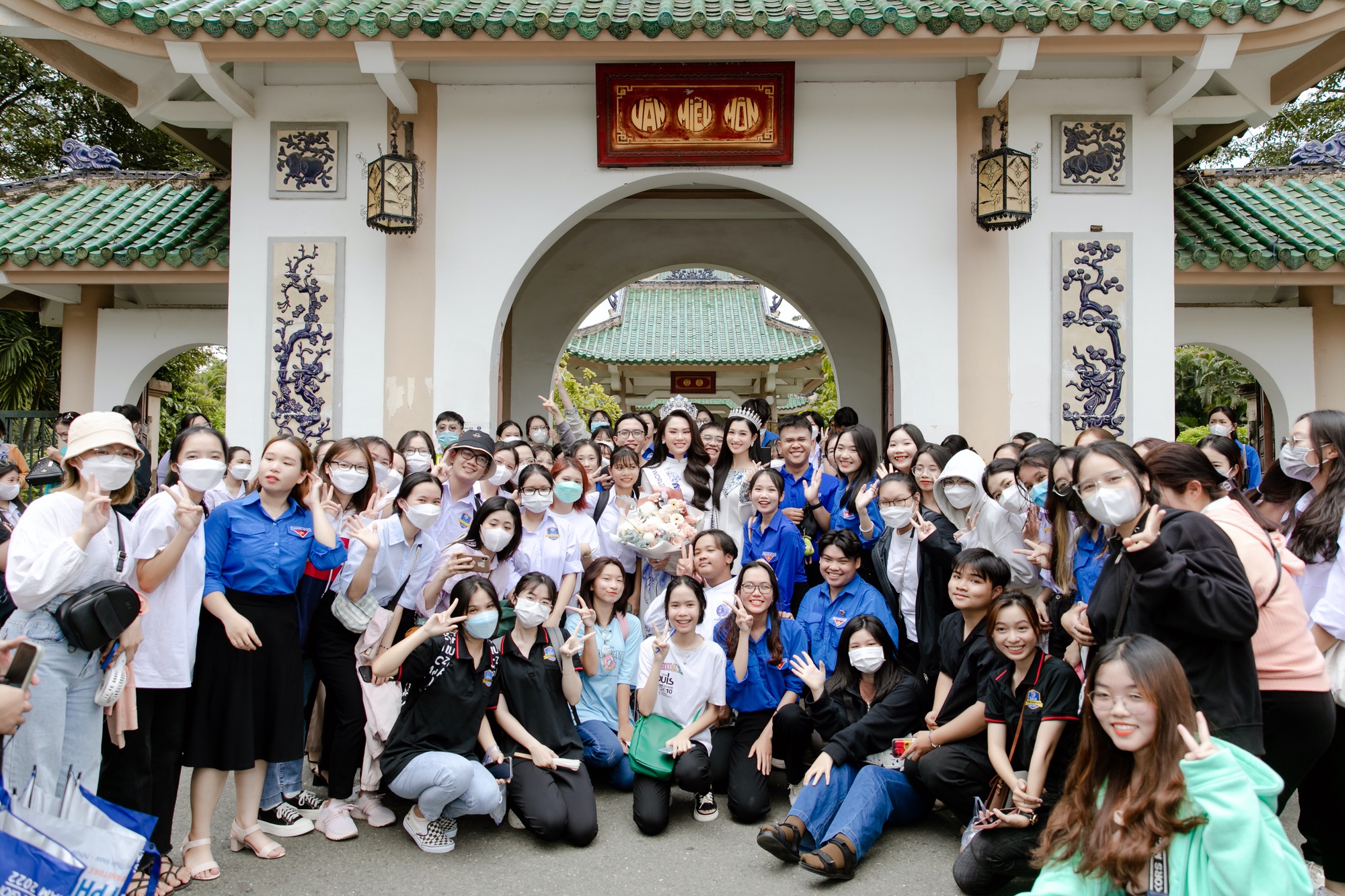 Chuyến về qu&ecirc; đầy &yacute; nghĩa của hoa hậu Mai Phương - Ảnh 2.
