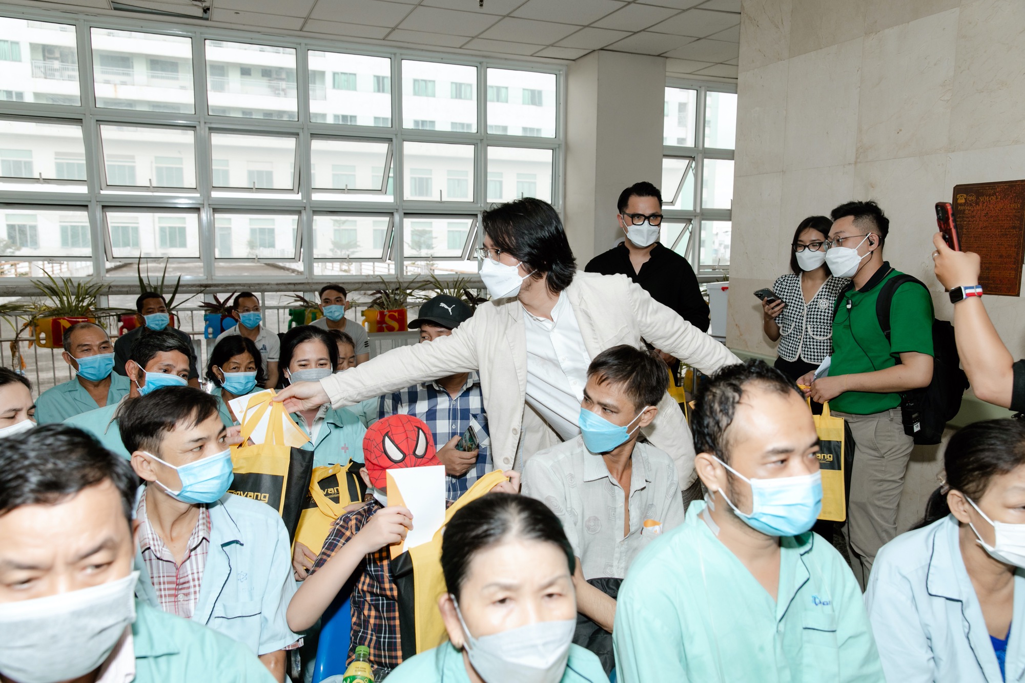 Chuyến về qu&ecirc; đầy &yacute; nghĩa của hoa hậu Mai Phương - Ảnh 5.