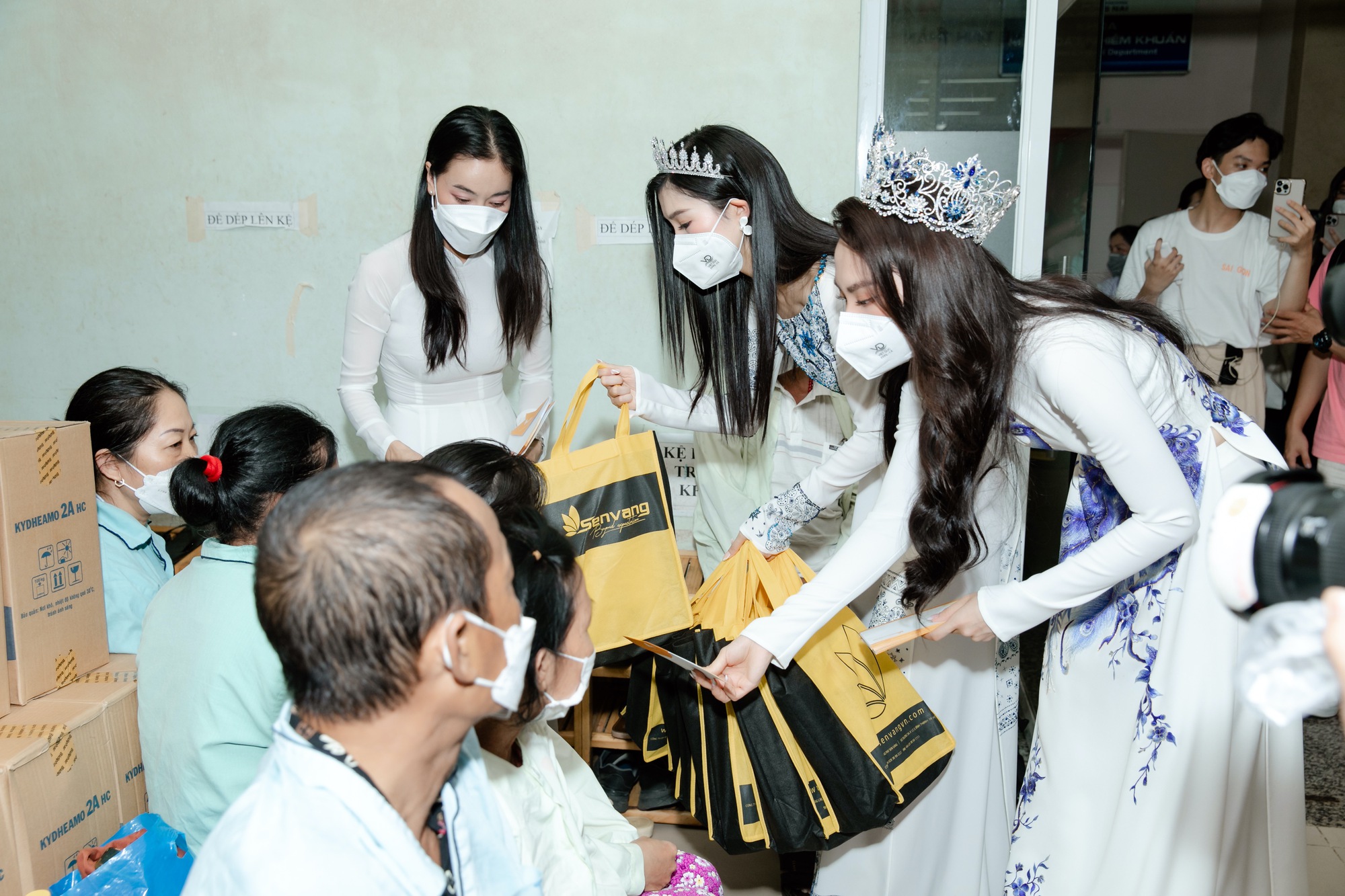 Chuyến về qu&ecirc; đầy &yacute; nghĩa của hoa hậu Mai Phương - Ảnh 4.
