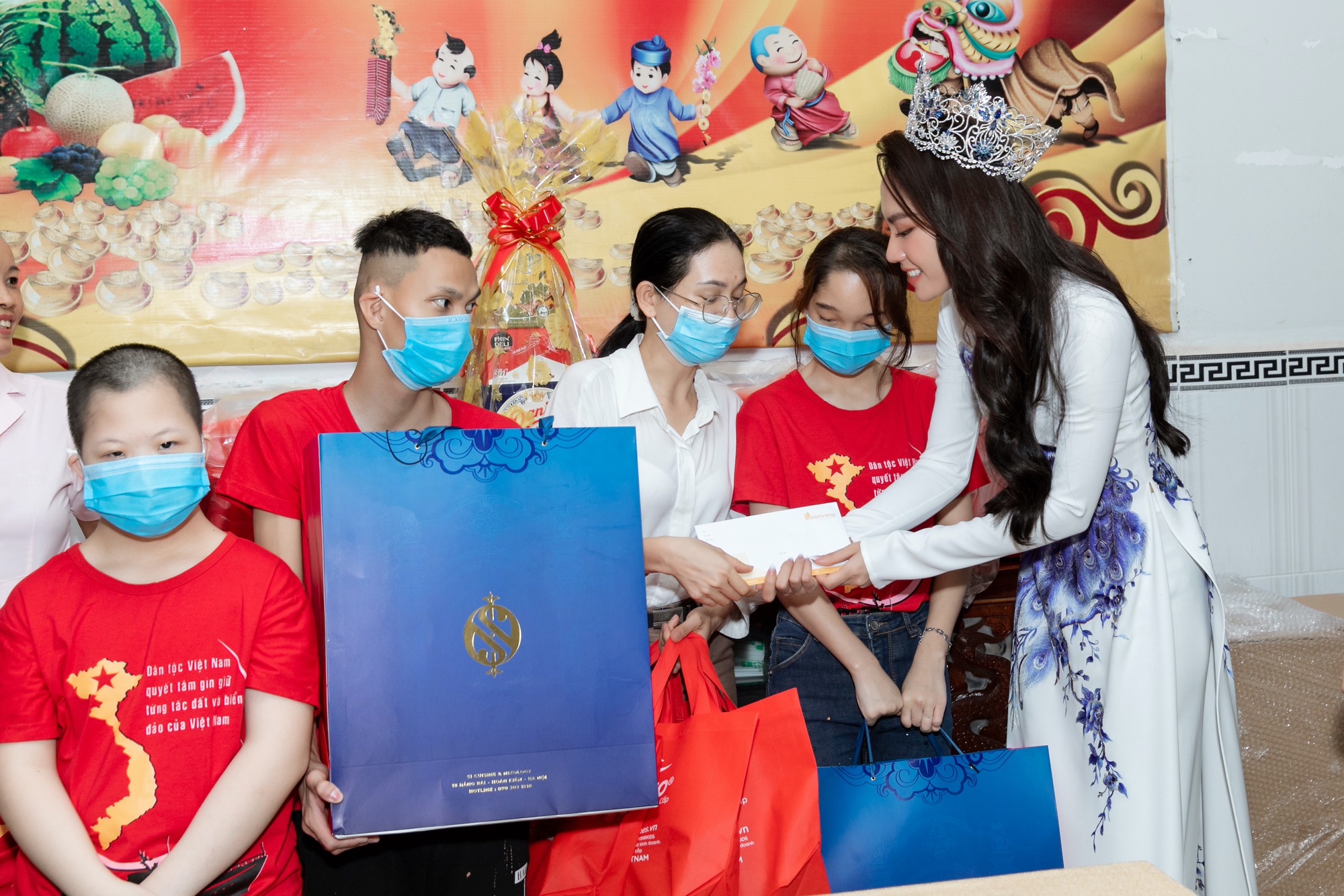 Chuyến về qu&ecirc; đầy &yacute; nghĩa của hoa hậu Mai Phương - Ảnh 10.