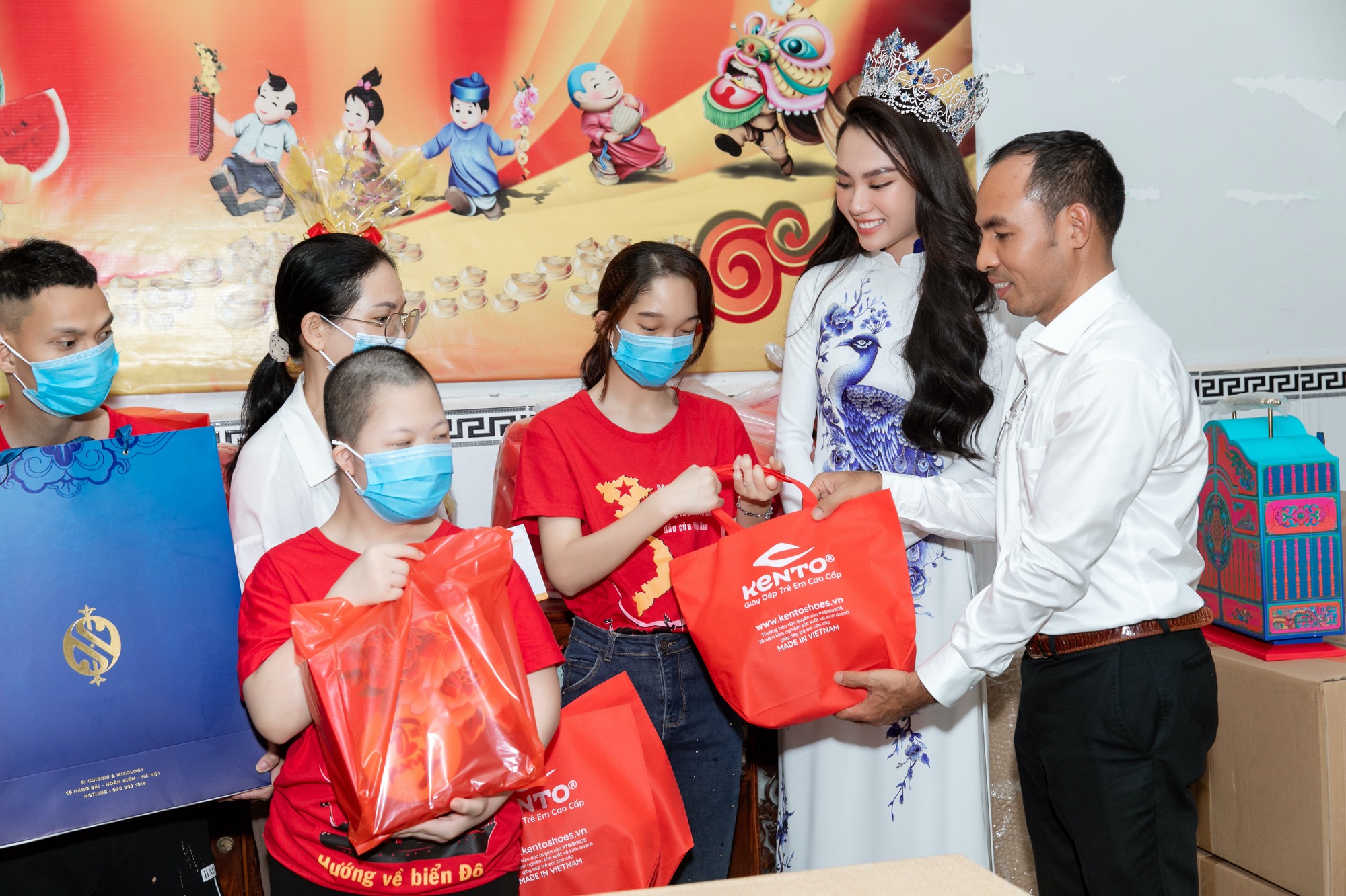 Chuyến về qu&ecirc; đầy &yacute; nghĩa của hoa hậu Mai Phương - Ảnh 12.