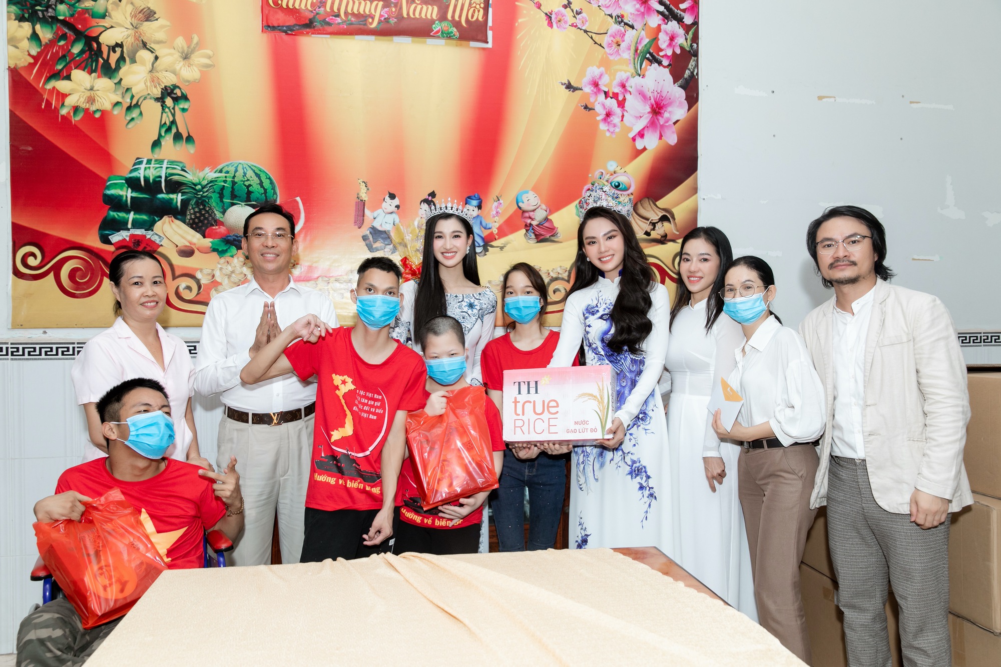 Chuyến về qu&ecirc; đầy &yacute; nghĩa của hoa hậu Mai Phương - Ảnh 7.