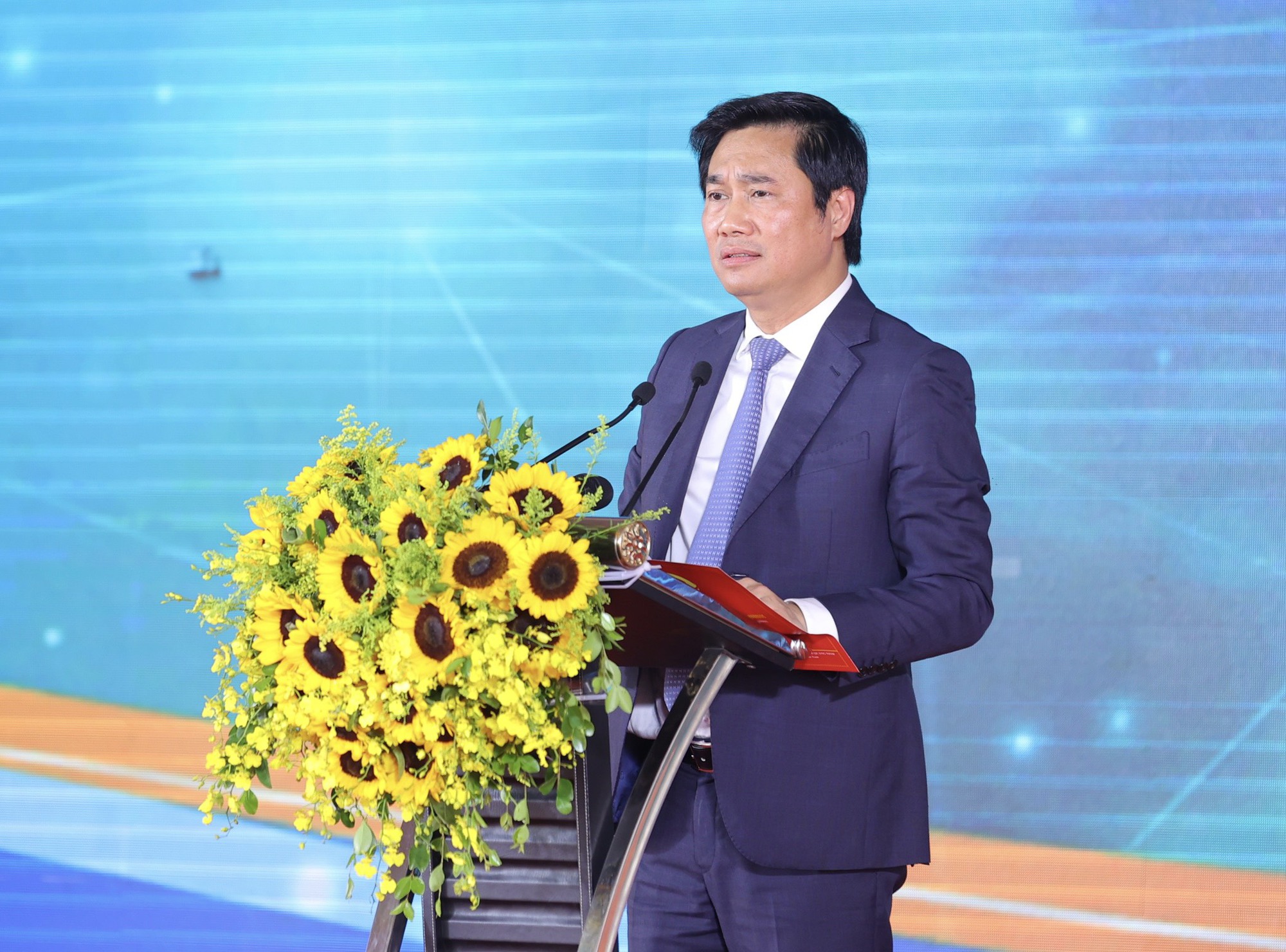 Thủ tướng cắt băng kh&aacute;nh th&agrave;nh cao tốc V&acirc;n Đồn - M&oacute;ng C&aacute;i - Ảnh 4.