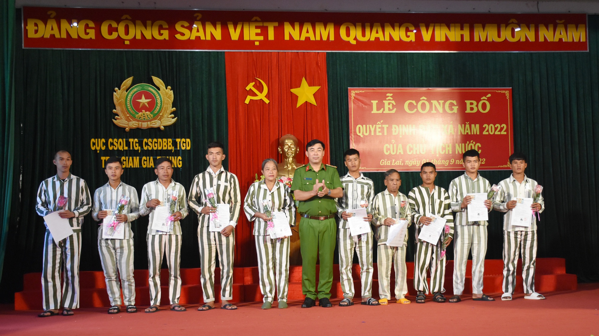 Vỡ &ograve;a hạnh ph&uacute;c ng&agrave;y đặc x&aacute;, trở về - Ảnh 1.