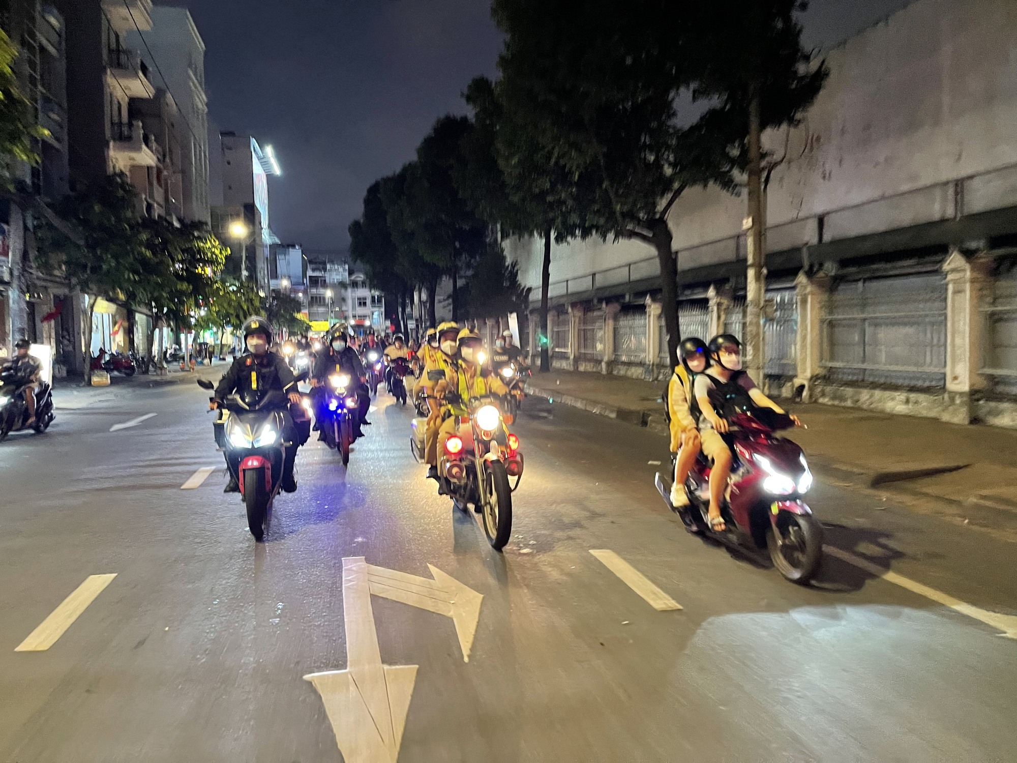 H&agrave;ng loạt &ocirc; t&ocirc; chạy v&agrave;o l&agrave;n dừng khẩn cấp tr&ecirc;n tuyến cao tốc TP HCM - Long Th&agrave;nh - Dầu Gi&acirc;y - Ảnh 2.