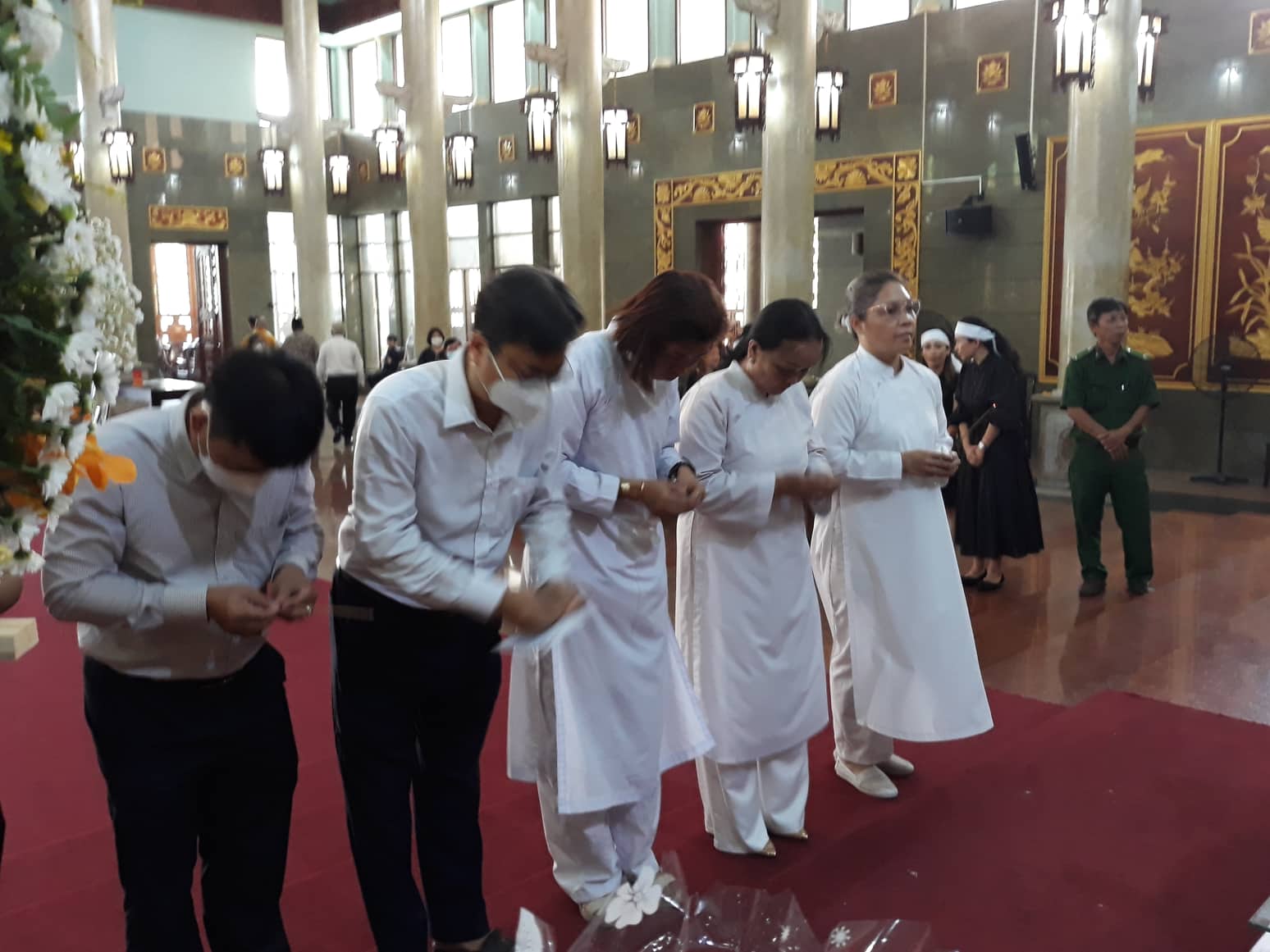 Nghệ sĩ viếng minh tinh Thẩm Thúy Hằng - Ảnh 4.