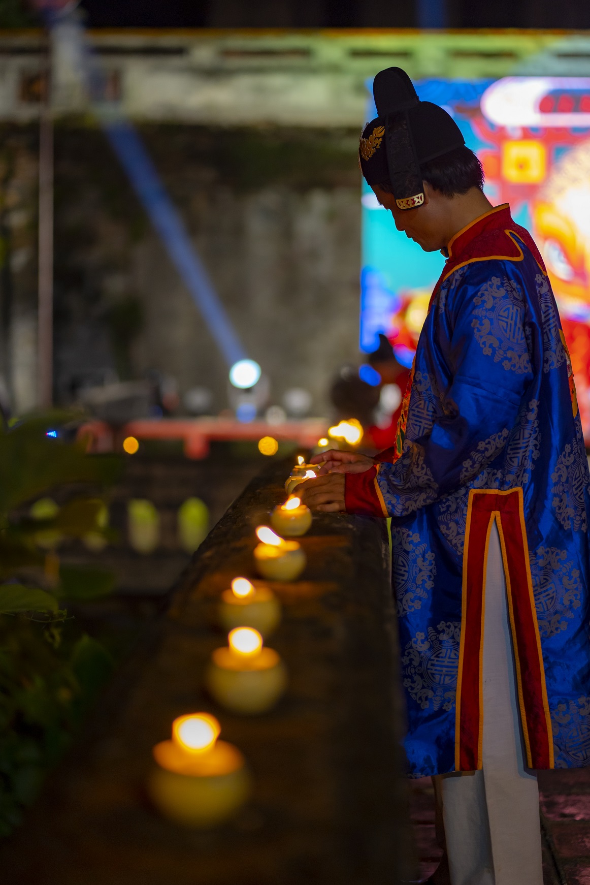 Lạ mắt đêm Trung thu tại phố đi bộ quanh Đại nội Huế - Ảnh 6.