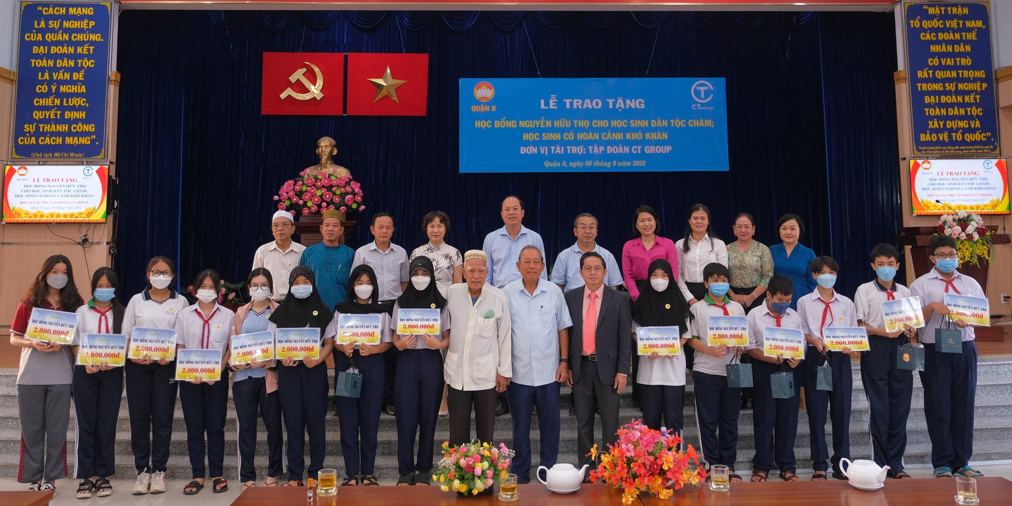 CT Group tặng học bổng và quà trung thu cho trẻ em người Chăm vượt khó
