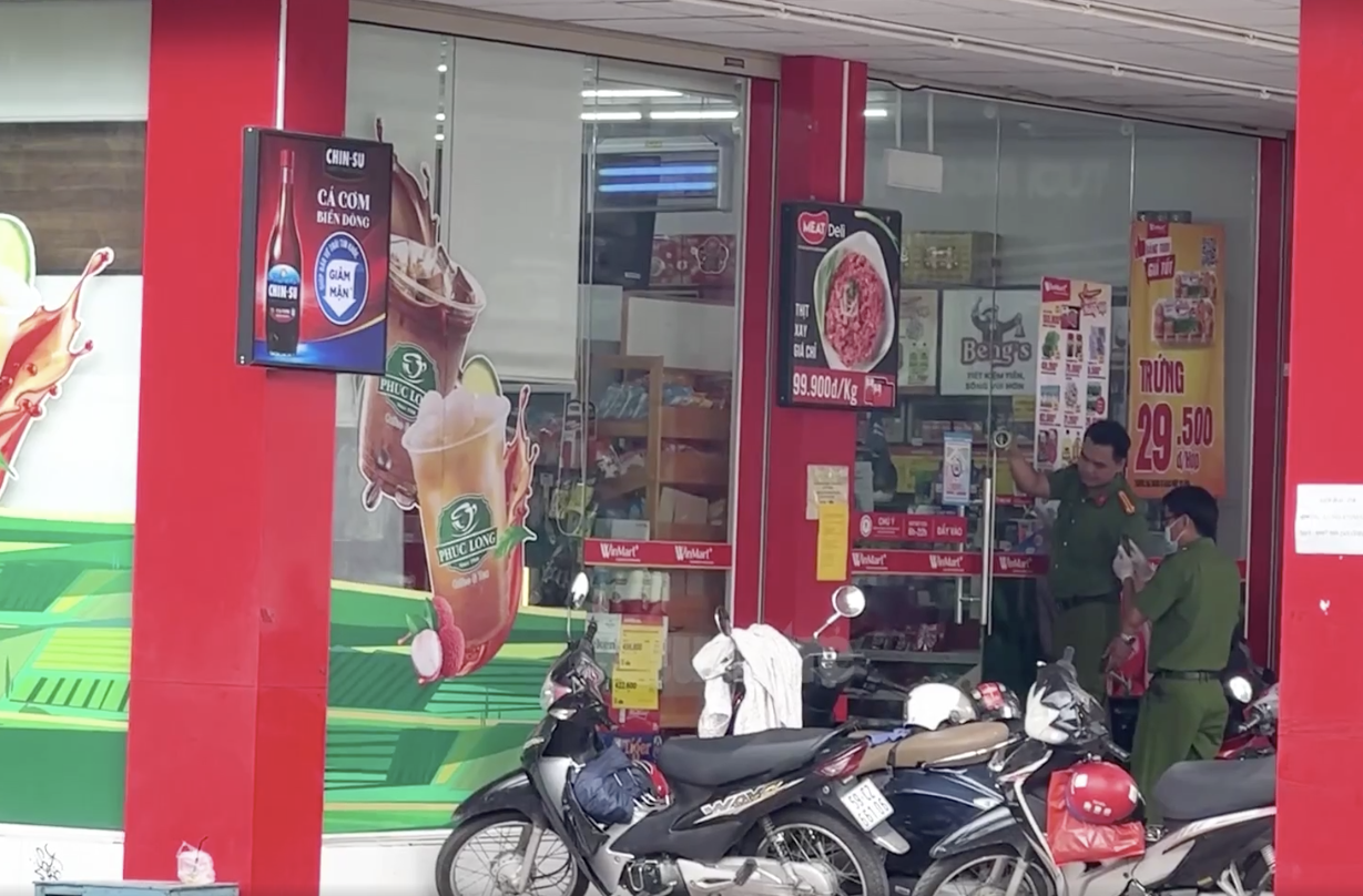 Bắt khẩn cấp kẻ cướp cửa hàng tiện lợi ở quận 12, TP HCM
