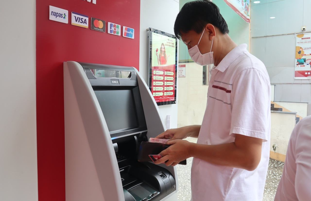 Agribank Cần Thơ II đưa vào hoạt động máy gửi, rút tiền tự động