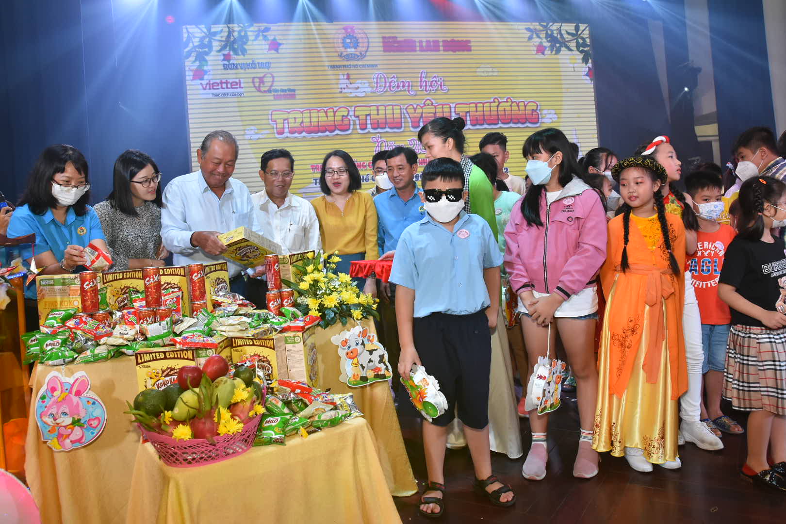 Ấm &aacute;p Chương tr&igrave;nh Đ&ecirc;m hội &ldquo;Trung thu y&ecirc;u thương&rdquo; - Ảnh 2.