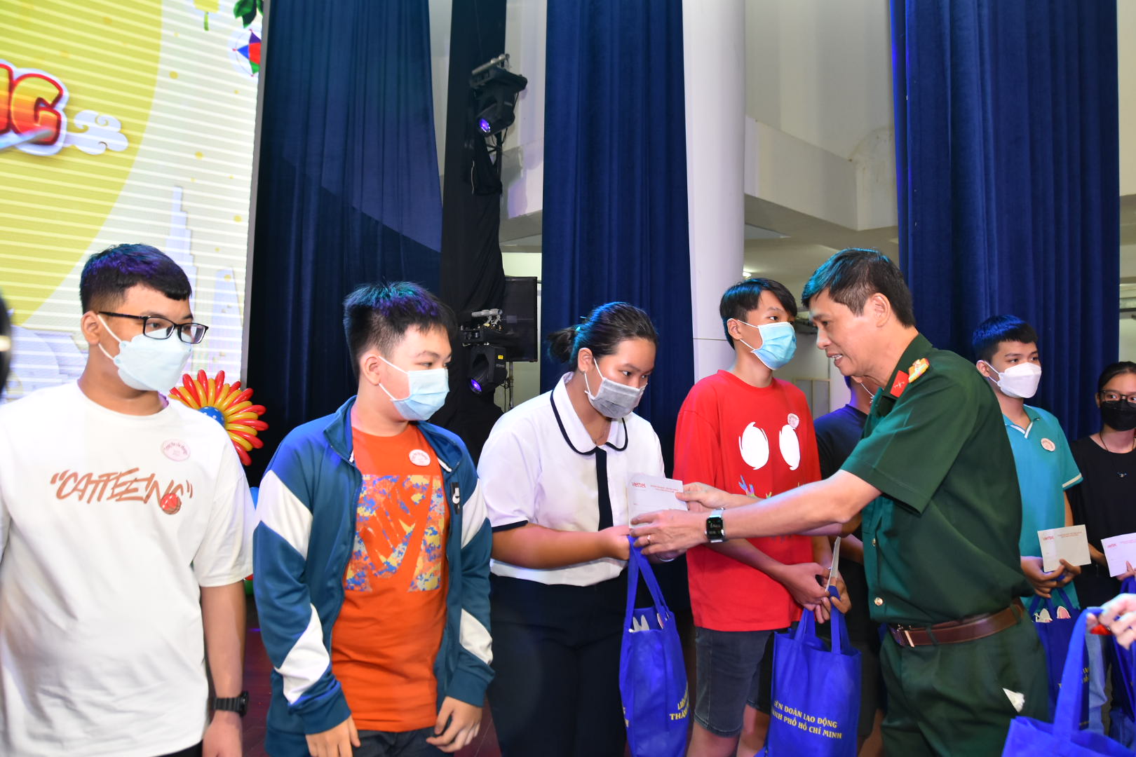 Ấm &aacute;p Chương tr&igrave;nh Đ&ecirc;m hội &ldquo;Trung thu y&ecirc;u thương&rdquo; - Ảnh 4.