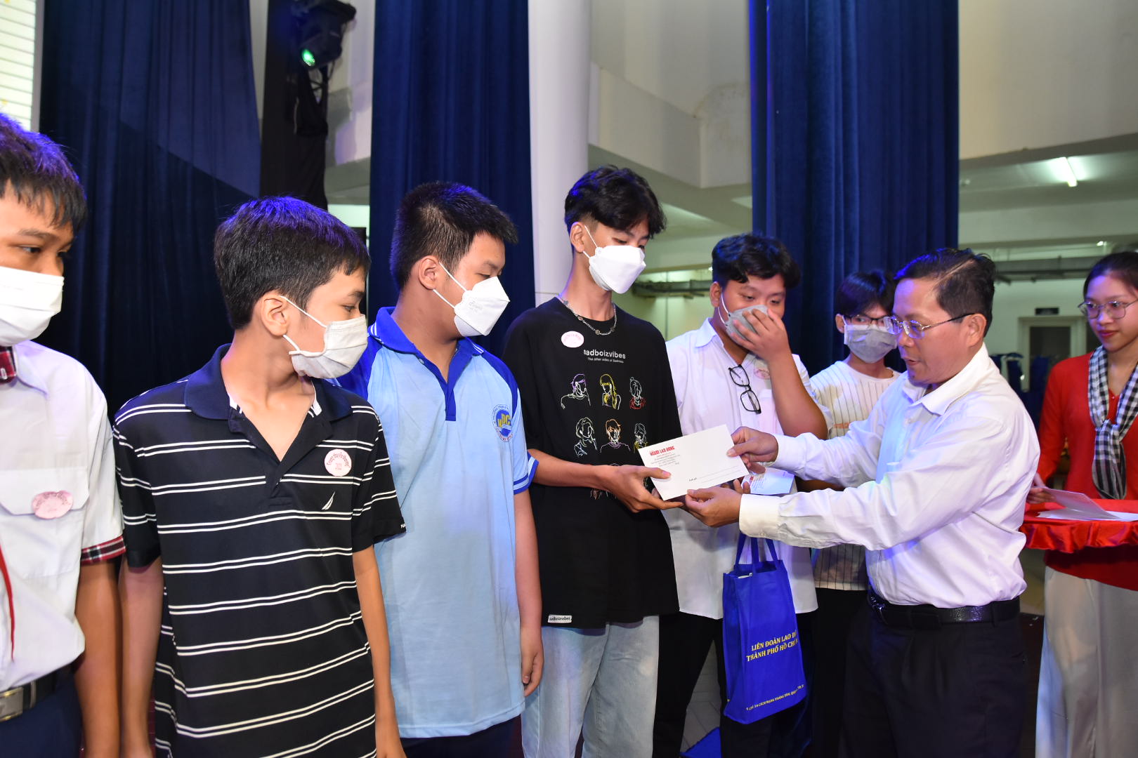 Ấm &aacute;p Chương tr&igrave;nh Đ&ecirc;m hội &ldquo;Trung thu y&ecirc;u thương&rdquo; - Ảnh 3.