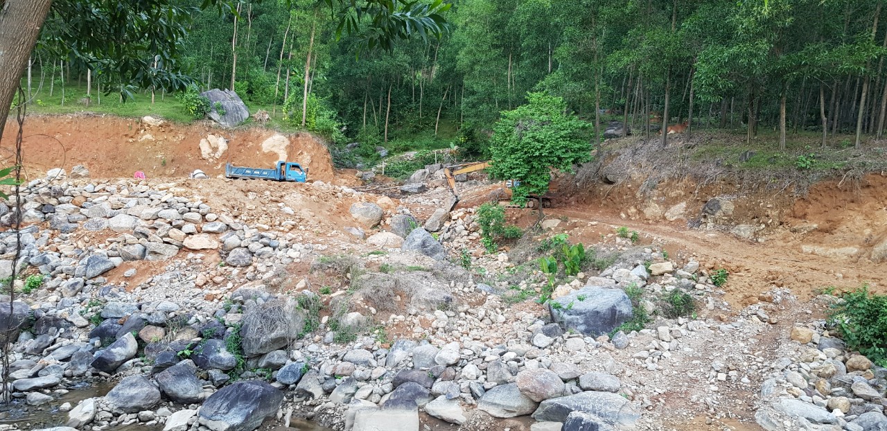 Dân xây chui khu du lịch, chính quyền tưởng chỉ mở đường khai thác rừng trồng - Ảnh 6.