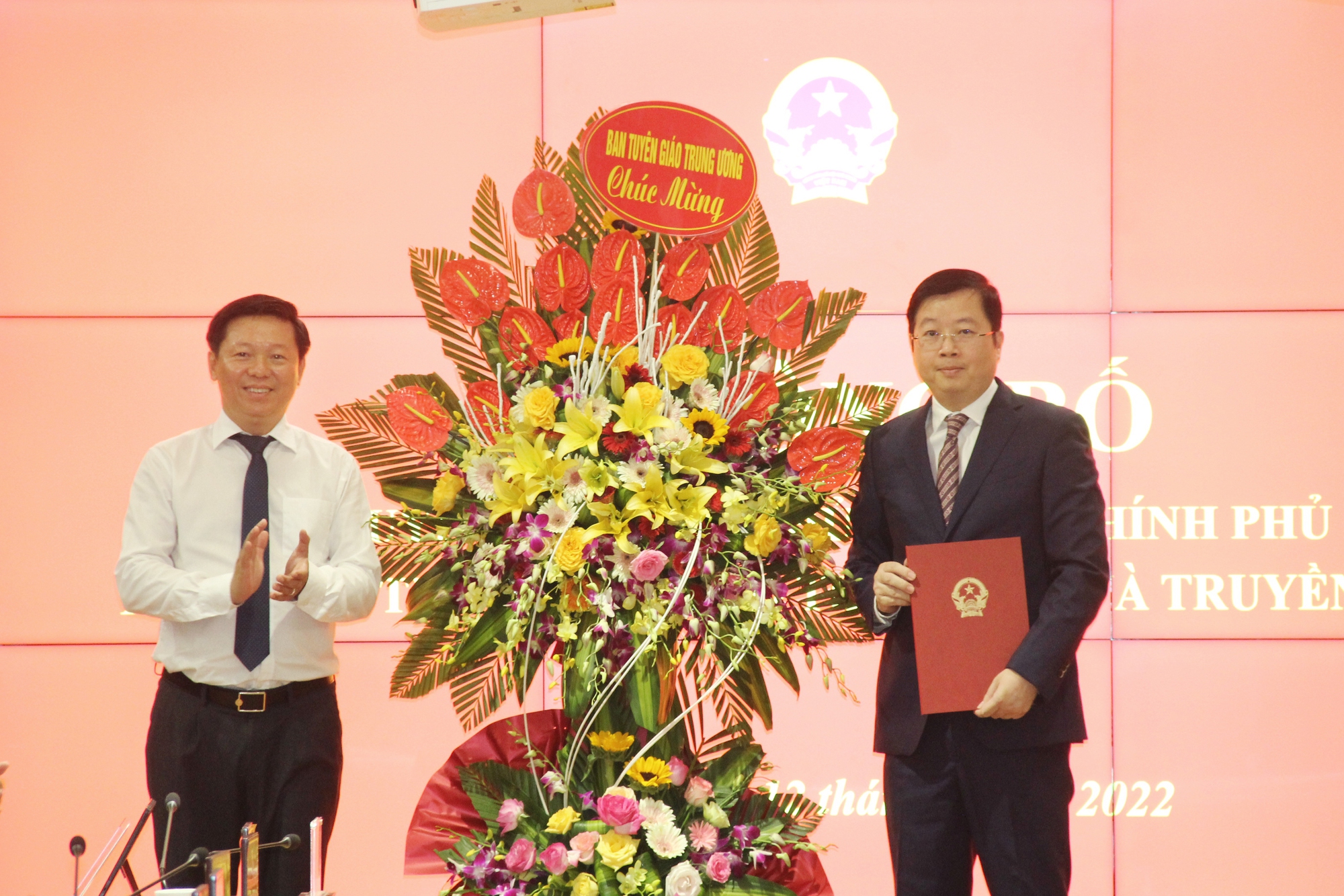 Trao quyết định bổ nhiệm t&acirc;n Thứ trưởng Bộ TT-TT Nguyễn Thanh L&acirc;m - Ảnh 3.