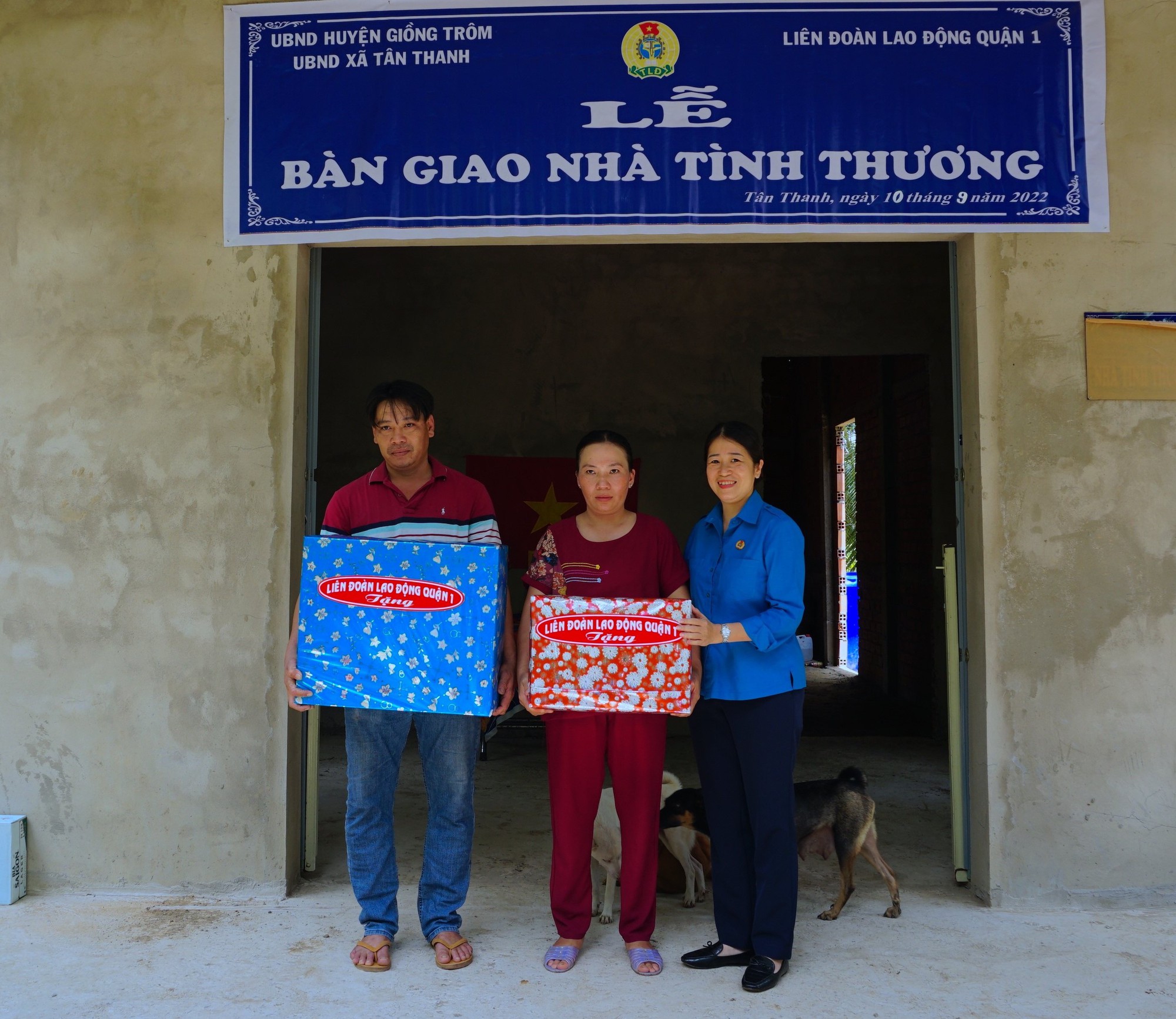 Tặng nhà tình thương cho hộ nghèo - Ảnh 1.