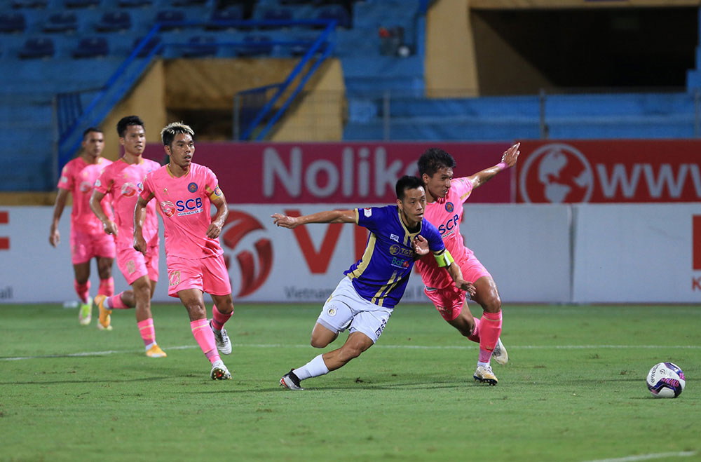 V&ograve;ng 16 V-League: Cơ hội để H&agrave; Nội bứt tốc - Ảnh 1.