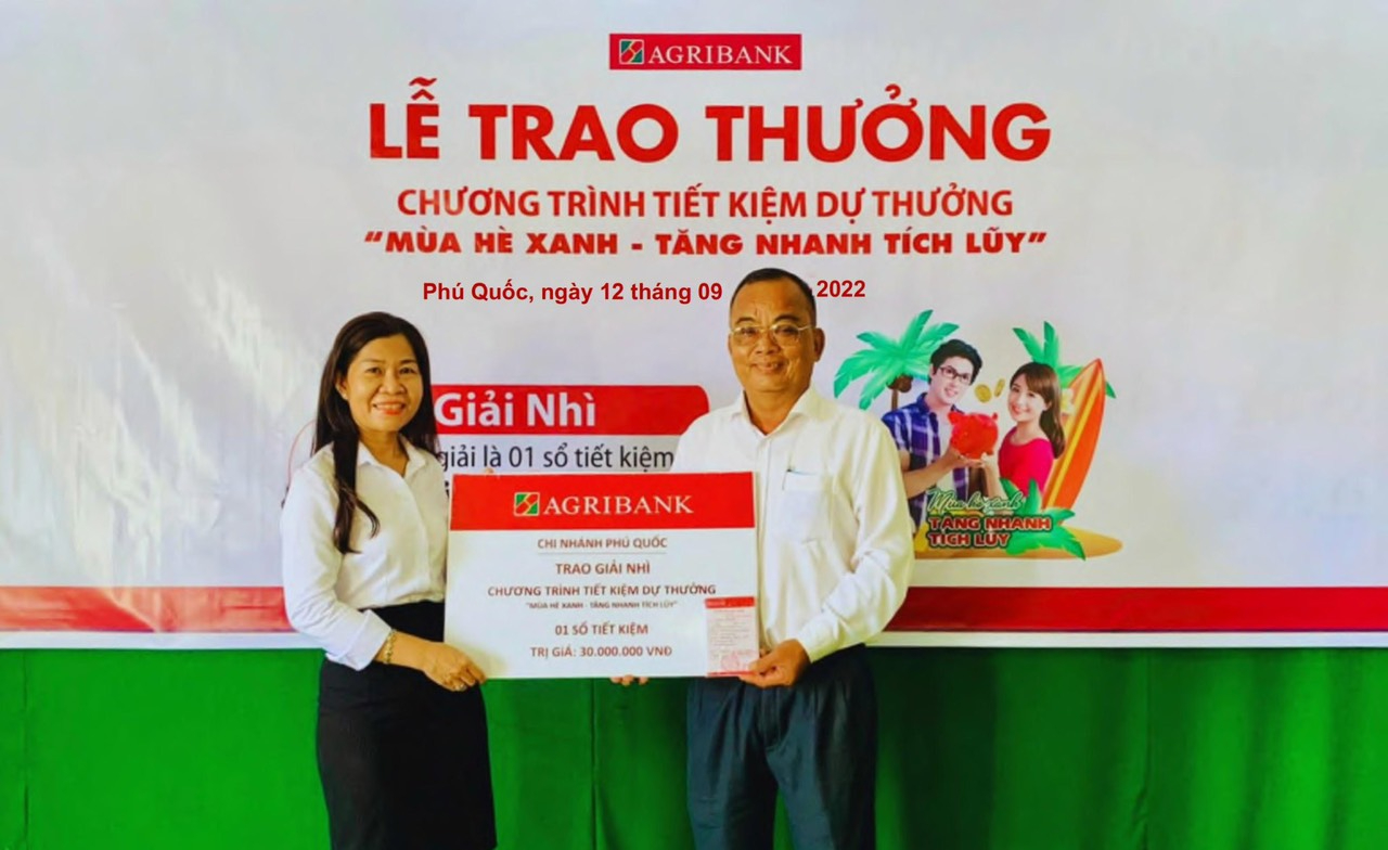 Agribank Chi nhánh Phú Quốc trao thưởng cho khách hàng