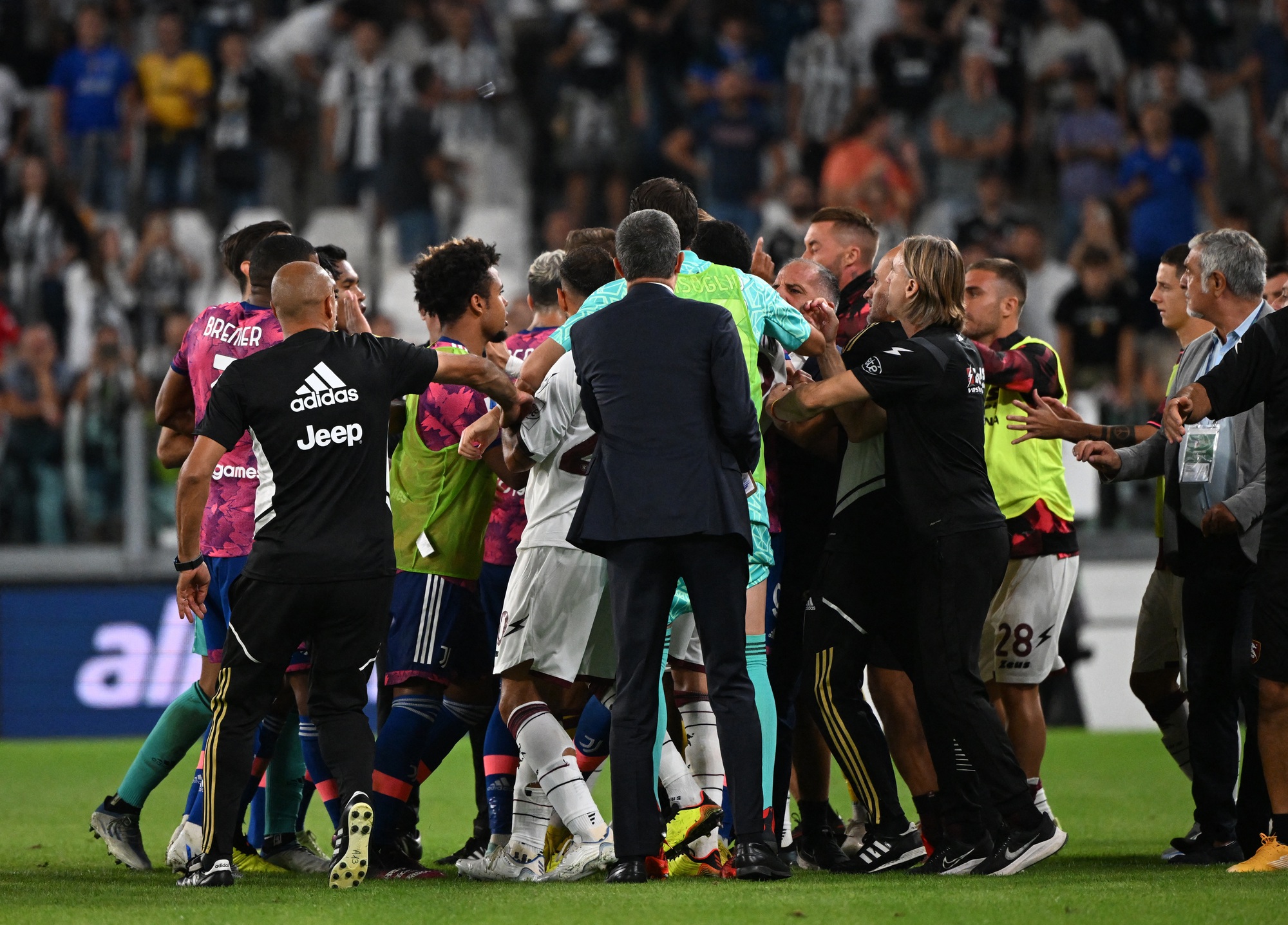 Si&ecirc;u kịch t&iacute;nh trận cầu 4 thẻ đỏ, Juventus uất hận chia điểm Salernitana - Ảnh 1.