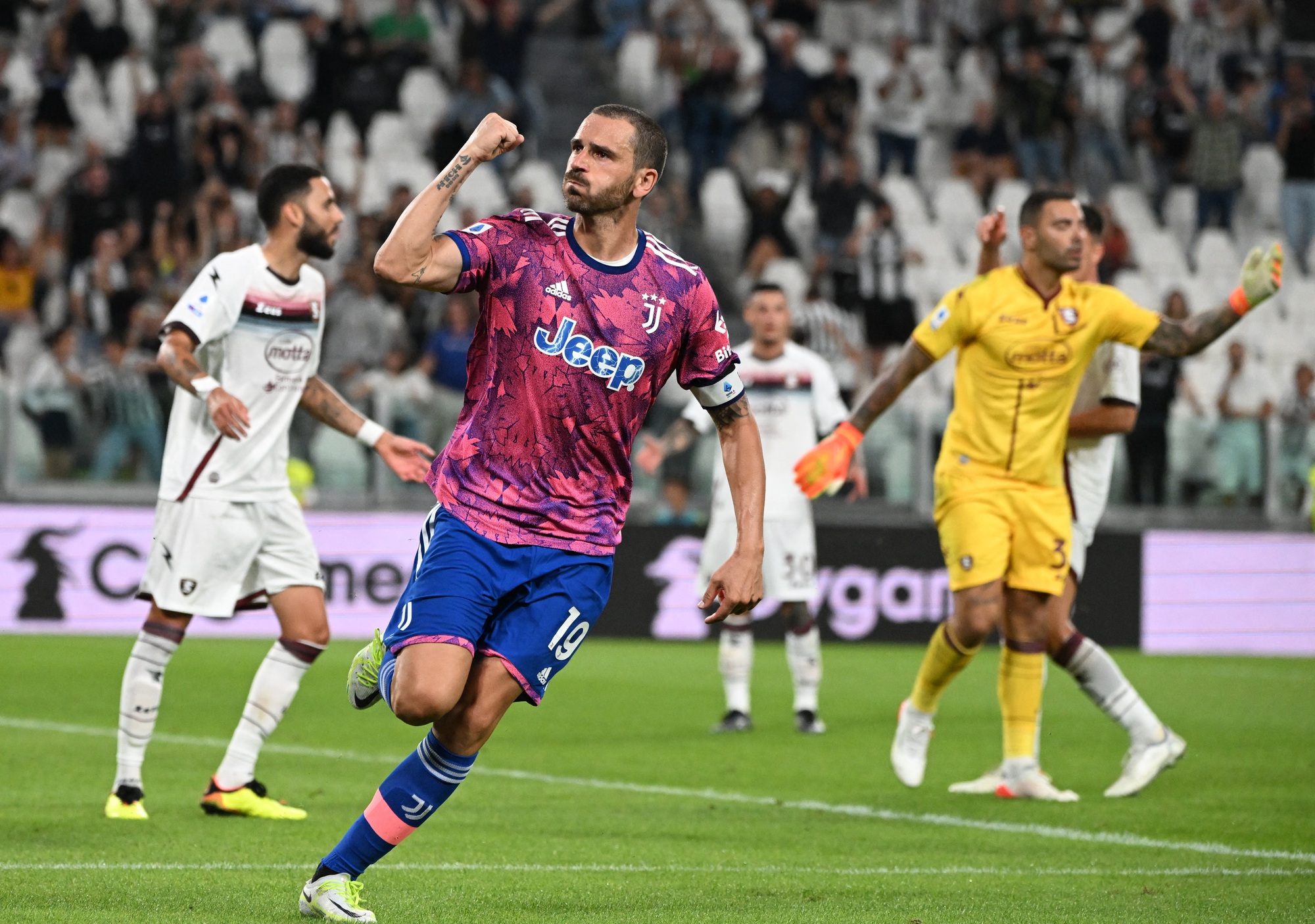 Si&ecirc;u kịch t&iacute;nh trận cầu 4 thẻ đỏ, Juventus uất hận chia điểm Salernitana - Ảnh 4.