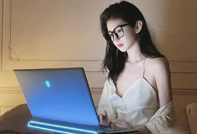 Hot girl bốc phốt thêm nghệ sĩ mua dâm hậu Lý Dịch Phong