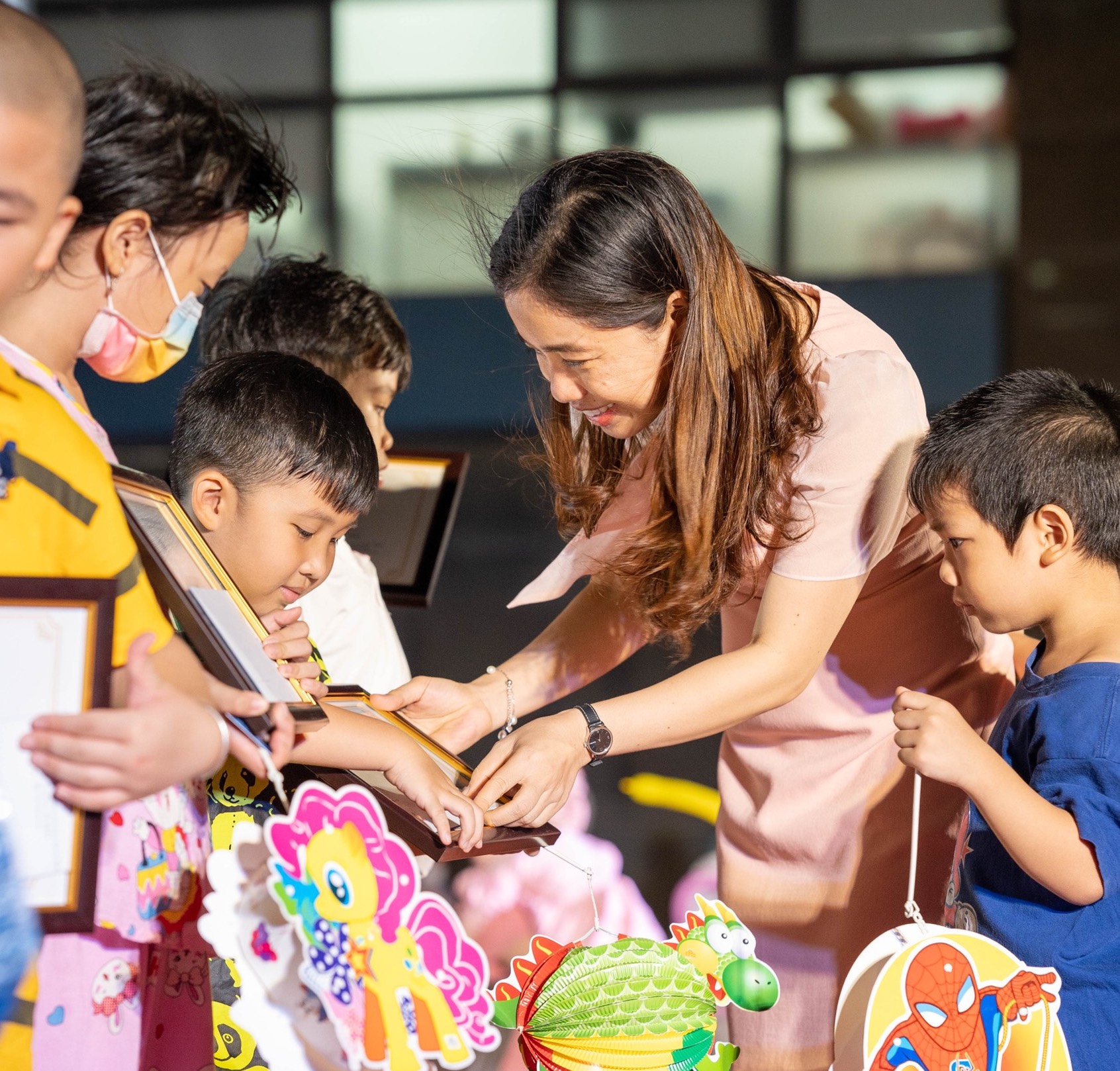 Rộn r&agrave;ng ng&agrave;y tết trung thu với nhiều hoạt động &yacute; nghĩa tại Charm City - Ảnh 4.