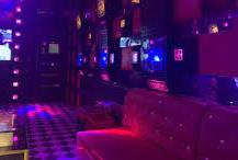 Bạn hát karaoke vừa ra về, xông vào hiếp dâm thiếu nữ 15 tuổi ngay tại phòng VIP