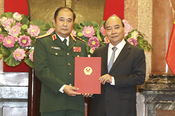 Chủ tịch nước Nguyễn Xuân Phúc trao quyết định thăng quân hàm Thượng tướng