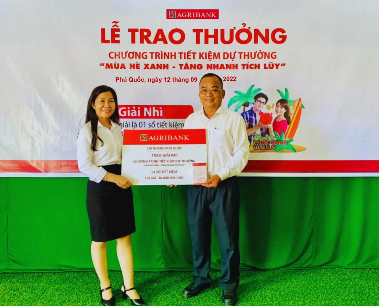 Agribank Chi nh&aacute;nh Ph&uacute; Quốc trao thưởng cho kh&aacute;ch h&agrave;ng - Ảnh 1.