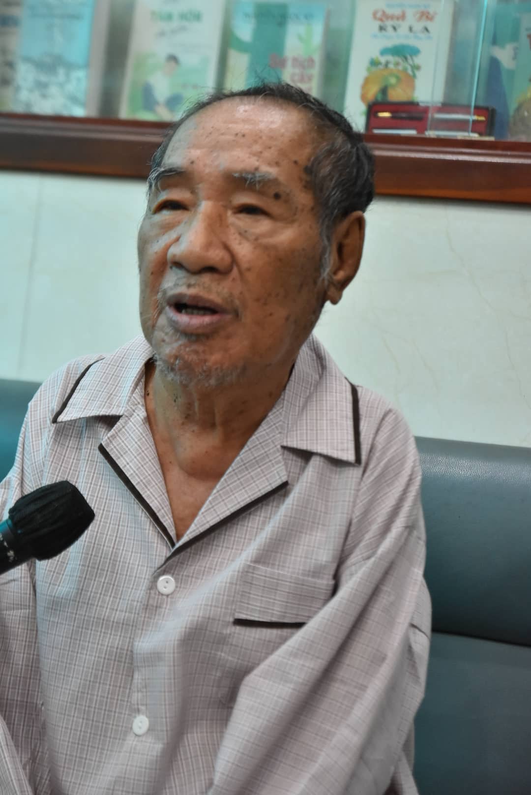 “Mai Vàng nhân ái” thăm nhà văn Nguyễn Ngọc Ký, Nguyễn Khoa Đăng - Ảnh 6.
