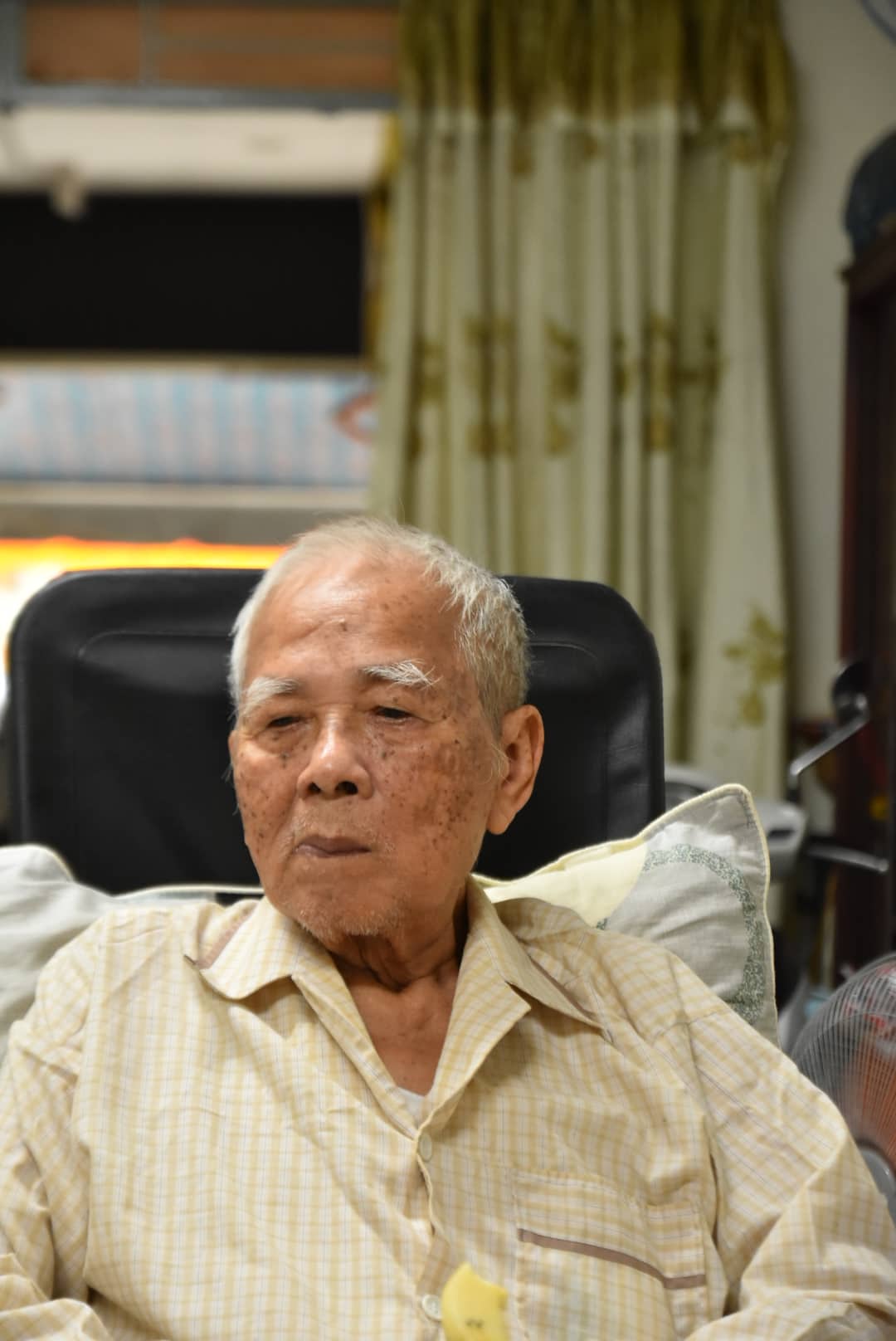 “Mai Vàng nhân ái” thăm nhà văn Nguyễn Ngọc Ký, Nguyễn Khoa Đăng - Ảnh 1.