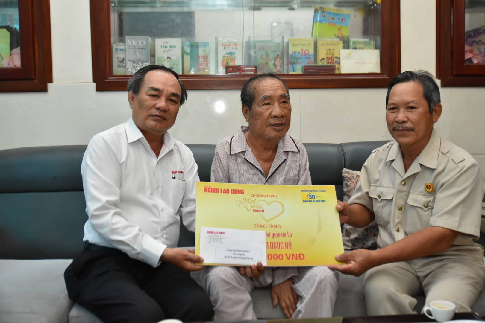 “Mai Vàng nhân ái” thăm nhà văn Nguyễn Ngọc Ký, Nguyễn Khoa Đăng