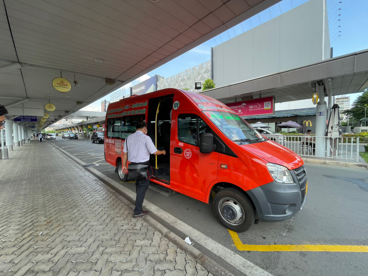Xe đưa đón ở Tân Sơn Nhất sắp hết bát nháo