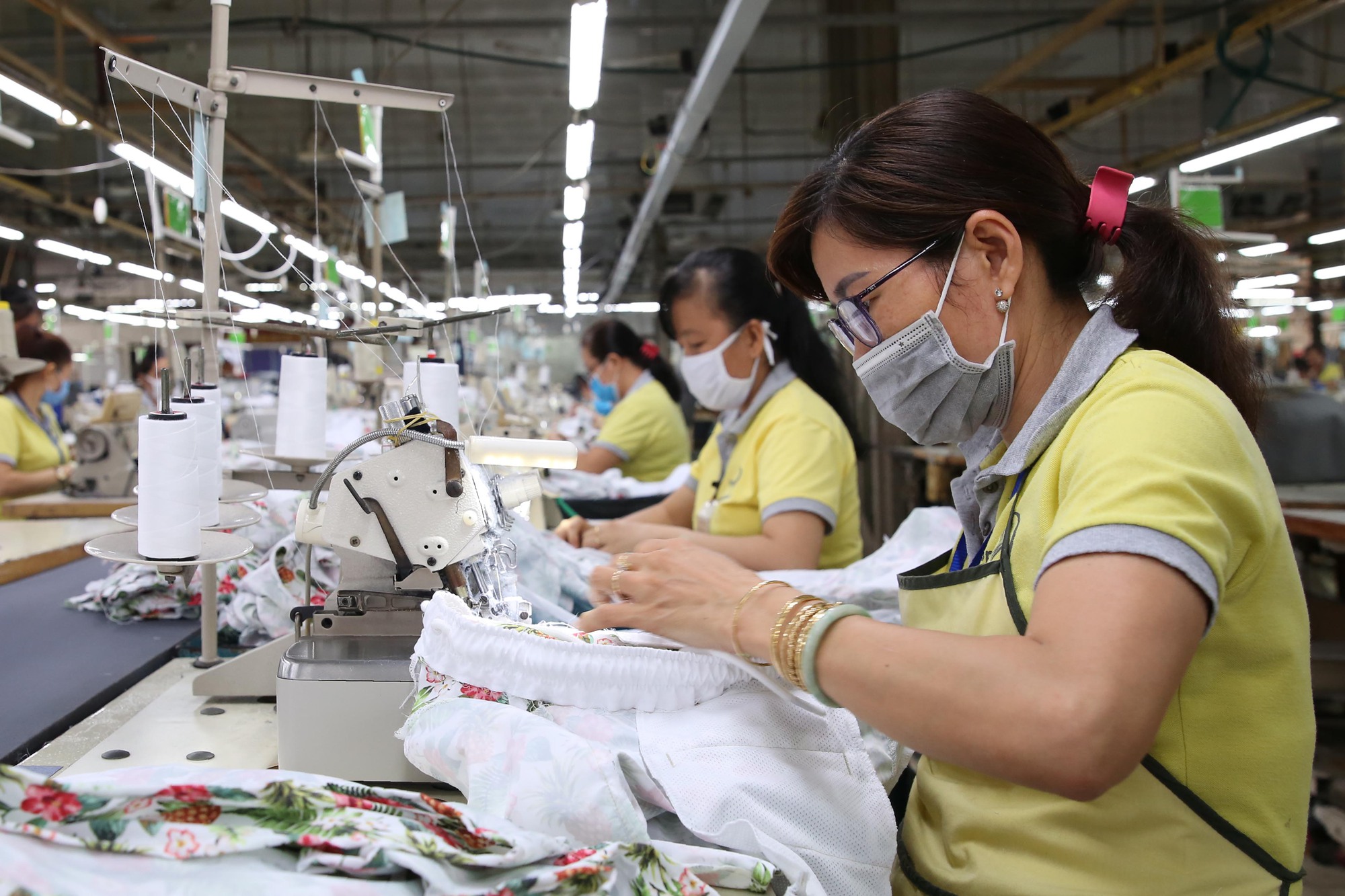 Tiếp tục đóng BHXH cho người lao động