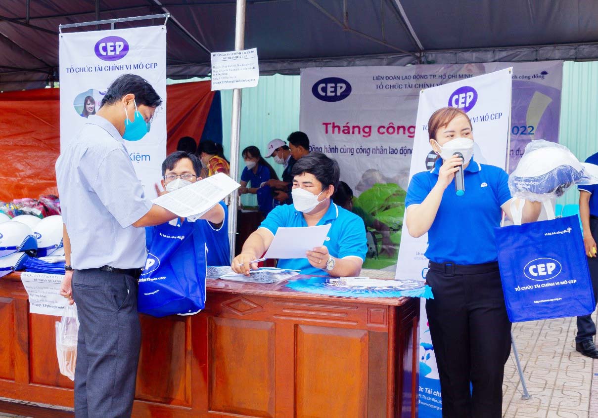 CEP hỗ trợ khách hàng thoát bẫy “tín dụng đen” - Ảnh 1.