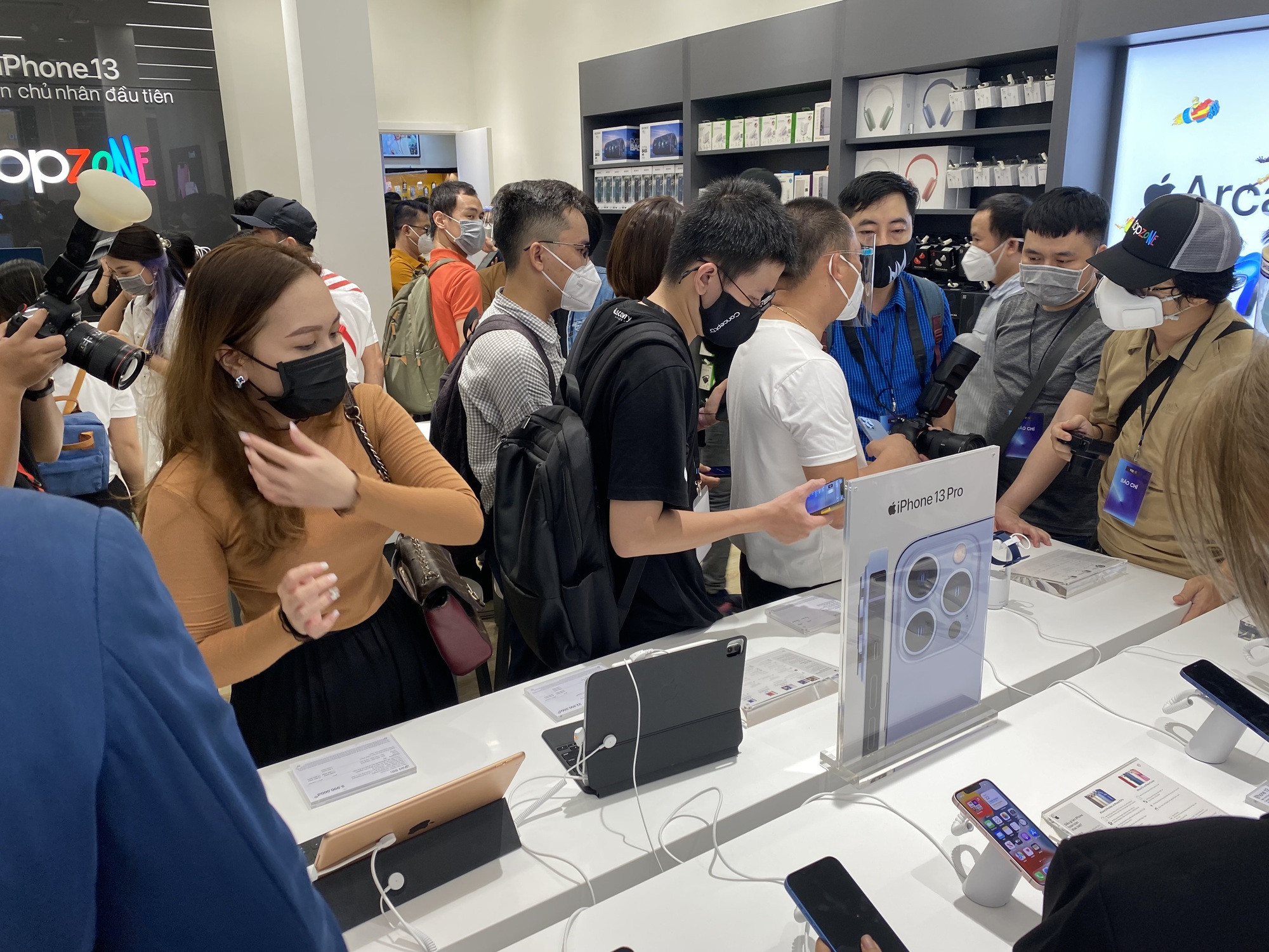 V&igrave; sao iPhone 14 ở Việt Nam b&aacute;n trễ hơn Singapore, Th&aacute;i Lan? - Ảnh 1.