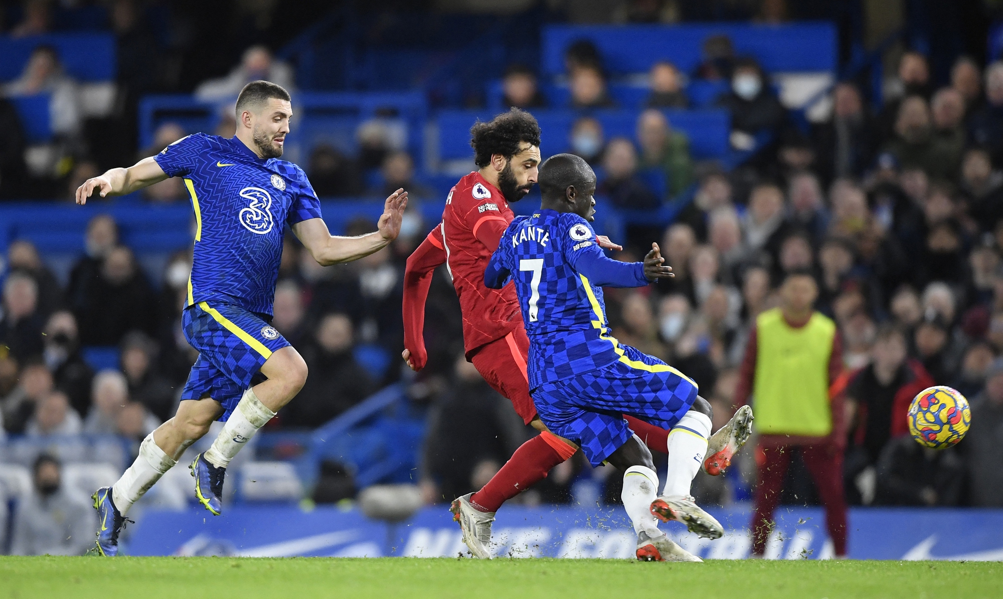 Hoãn đại chiến Chelsea - Liverpool, Ngoại hạng Anh rúng động - Ảnh 1.