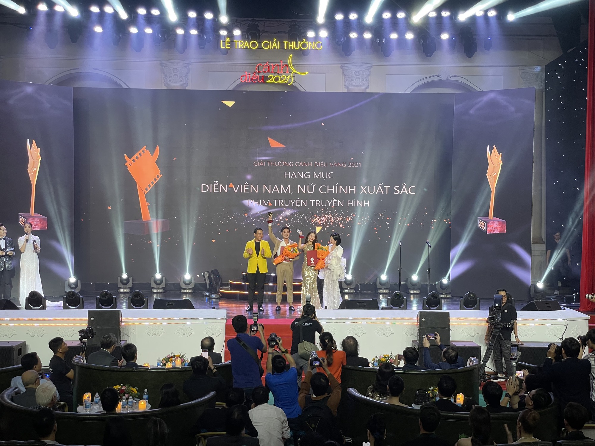 Phim Đ&ecirc;m tối rực rỡ thắng lớn giải C&aacute;nh diều 2021 - Ảnh 2.