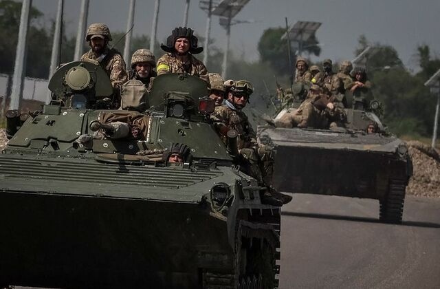 Ukraine tuyên bố lật ngược thế cờ, Nga  tiếp tục pháo kích