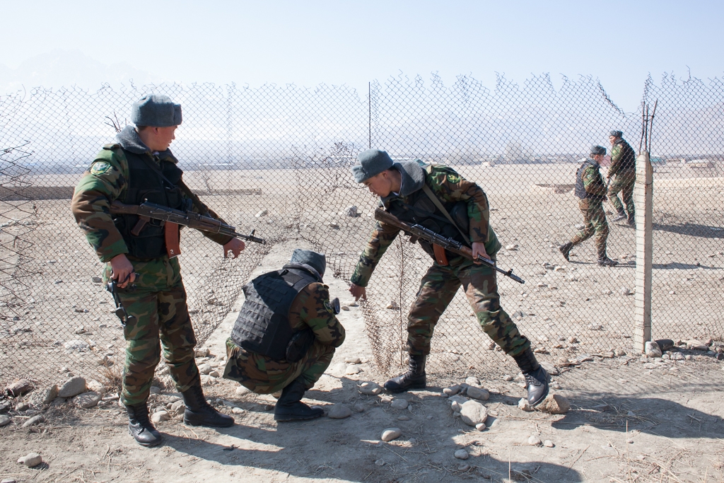 Kyrgyzstan - Tajikistan đụng độ chết người ở biên giới