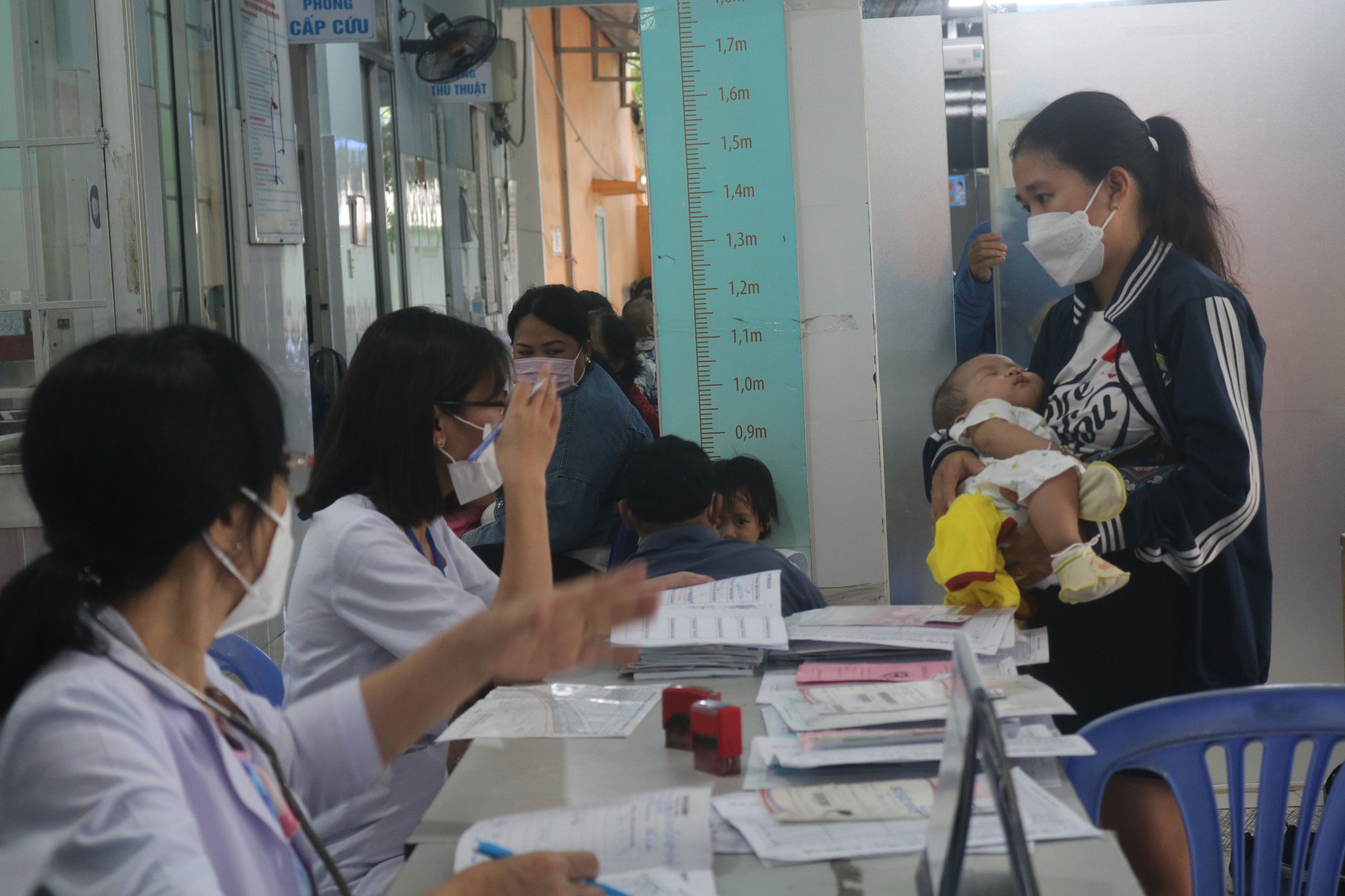 Dịch sởi rình rập vì thiếu vắc-xin