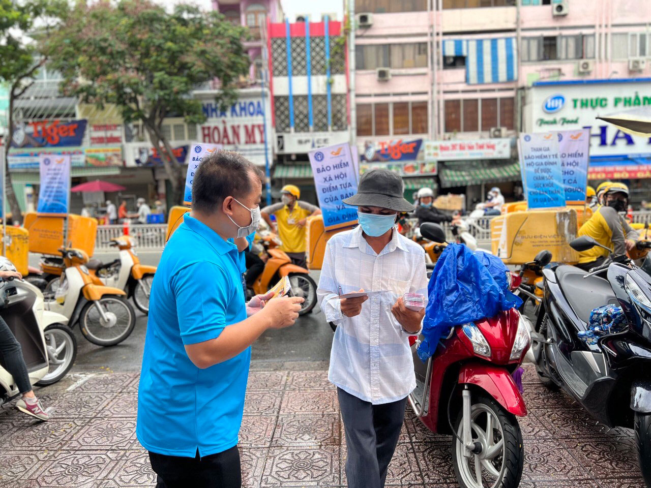 BHXH TỰ NGUYỆN: Tạo cơ hội cho người dân thụ hưởng - Ảnh 1.