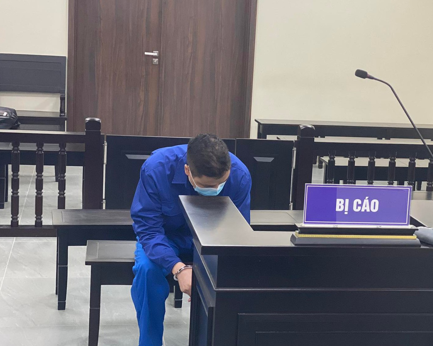 Trốn trong hầm để xe trung t&acirc;m thương mại, tấn c&ocirc;ng người phụ nữ để cướp &ocirc;t&ocirc; - Ảnh 1.