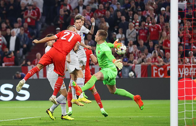 5 phút định đoạt đại chiến bảng tử thần, Bayern Munich hạ Barcelona - Ảnh 3.