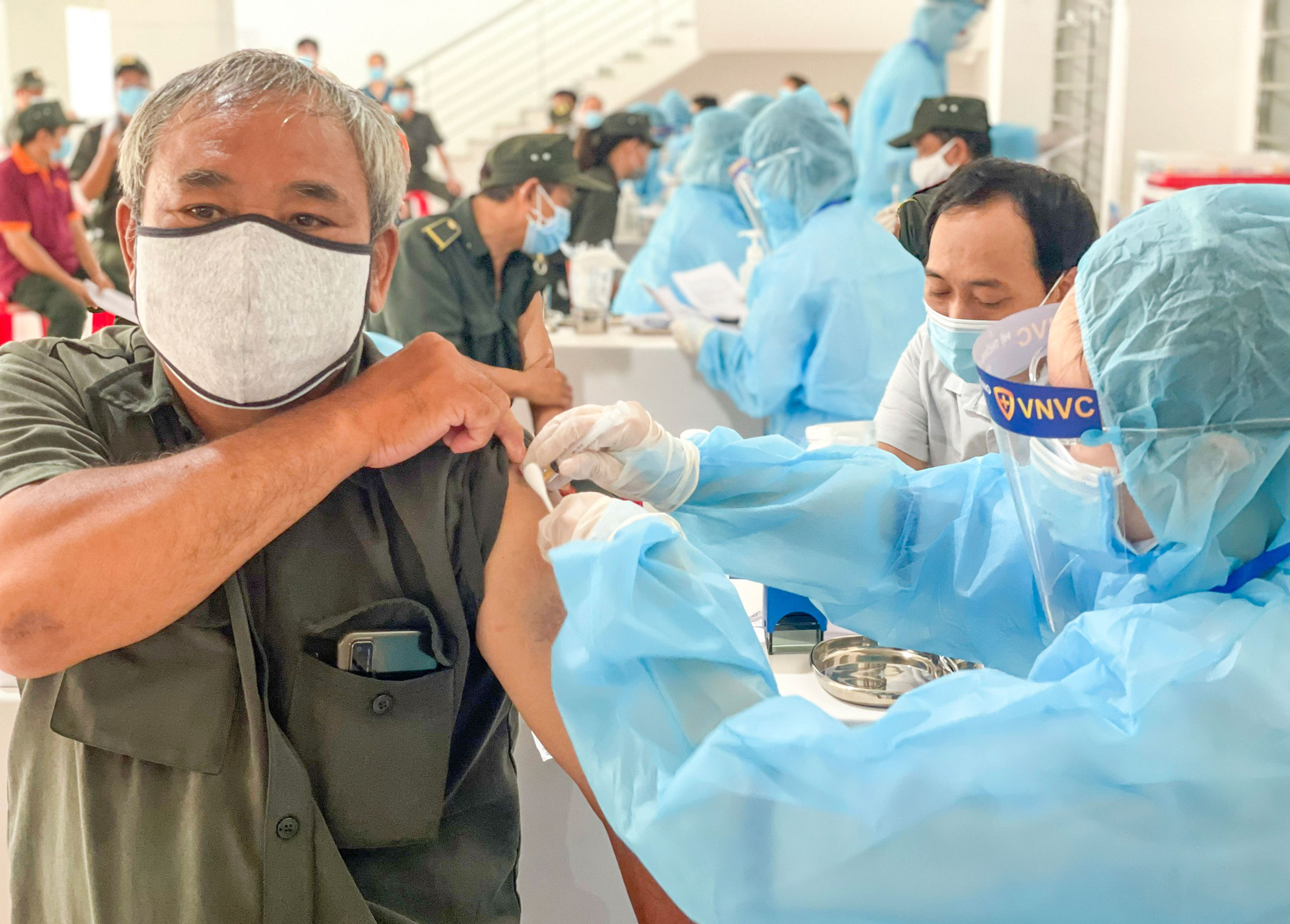 2 thành phố lớn nằm trong nhóm có tỉ lệ tiêm vắc-xin Covid-19 thấp