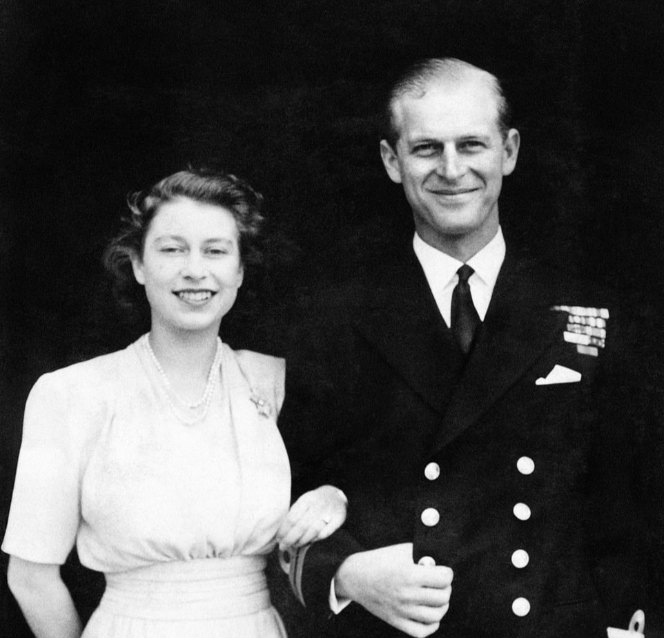 Hai món trang sức sẽ theo Nữ hoàng Elizabeth II "đến tận cùng"?