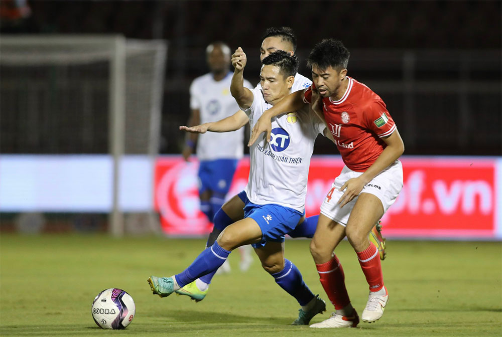Lee Nguyễn góp công giúp CLB TP HCM có điểm trước Hồng Lĩnh Hà Tĩnh